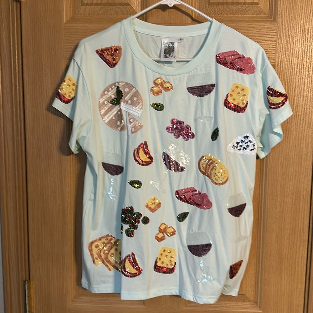 NWOT Queen 👑 of Sparkles 💖 Mint Wine & Charcuterie Tee Women's Adult size Small